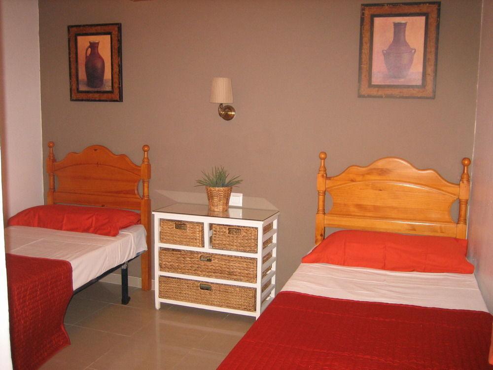 Hostal Tarantelo Conil Кониль-де-ла-Фронтера Экстерьер фото