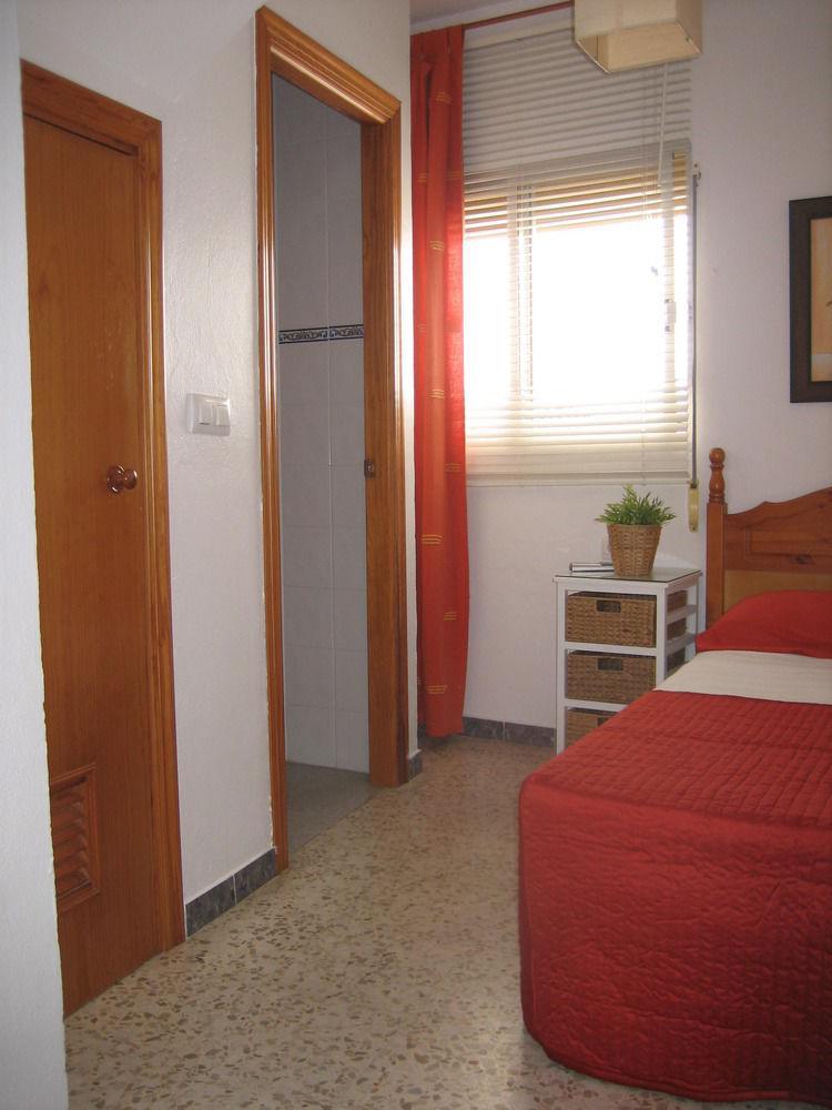 Hostal Tarantelo Conil Кониль-де-ла-Фронтера Экстерьер фото